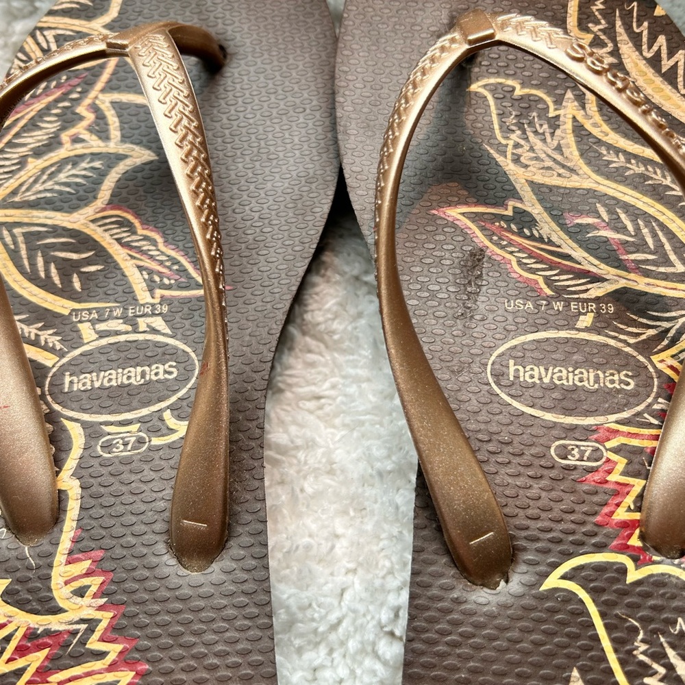 Size 7 - Havaianas, GOLD/Brown metallic wedge flip flop.